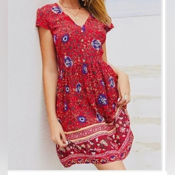 KIRUNDO Dresses & Skirts - KIRUNDO Red Floral Boho Flutter Sleeves size L